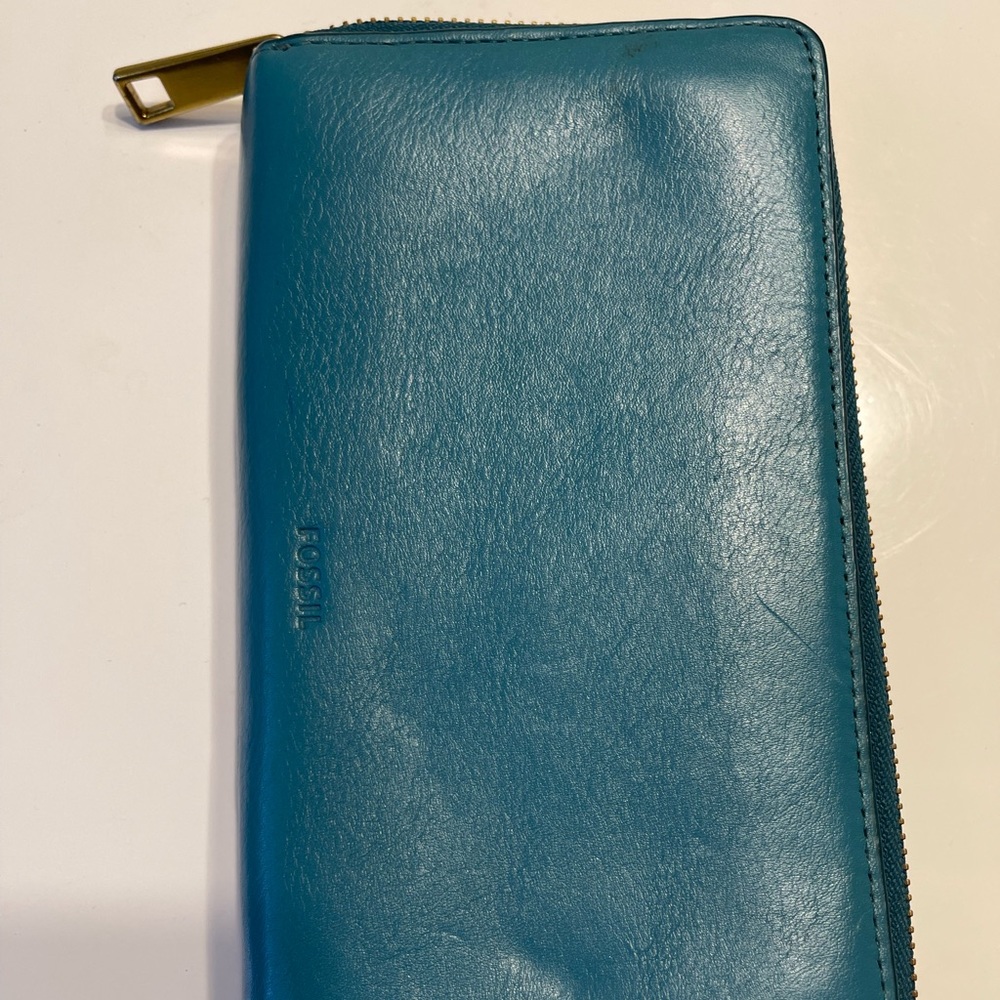 Fossil wallet, soft leather, turquoise blue.